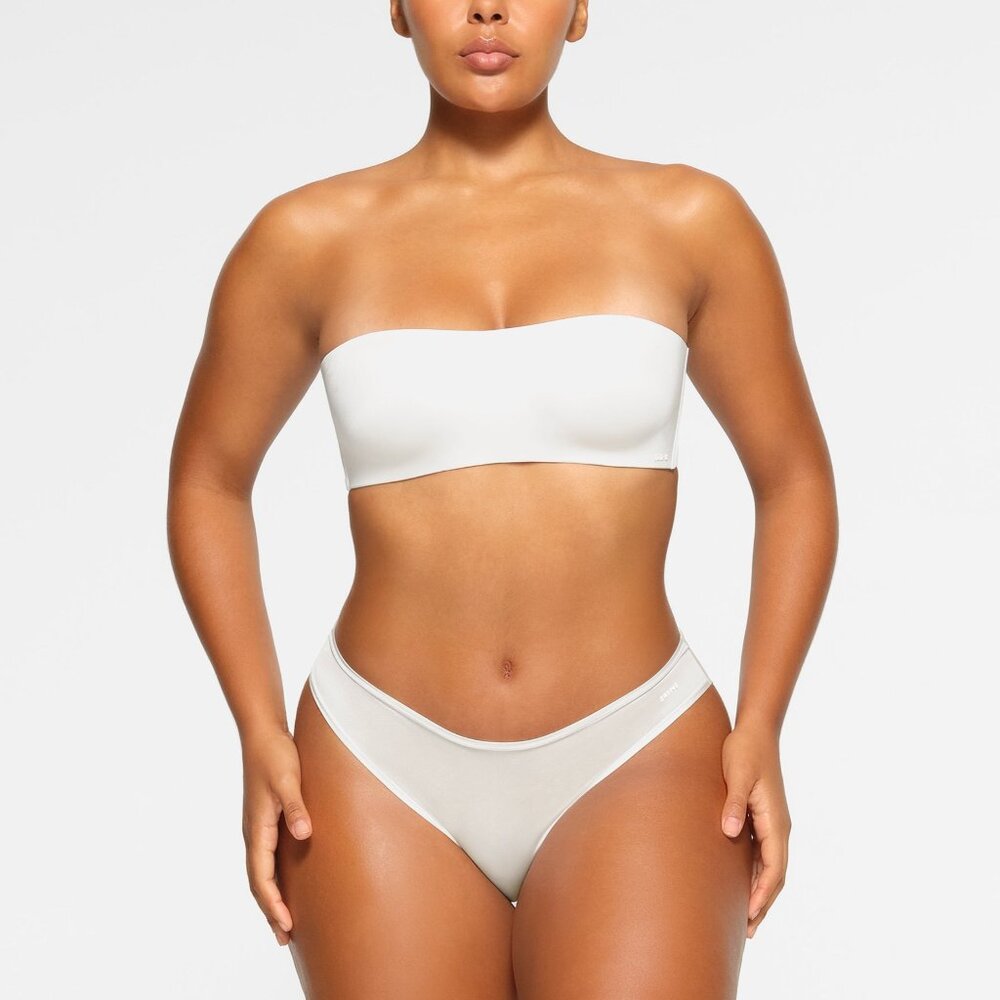 SKIMS Wireless Form Bra in Marble 42B